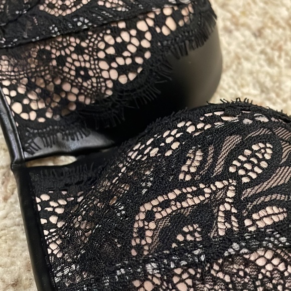 Victoria secret bombshell bra. Double padding. Size 32C. - Picture 3 of 3